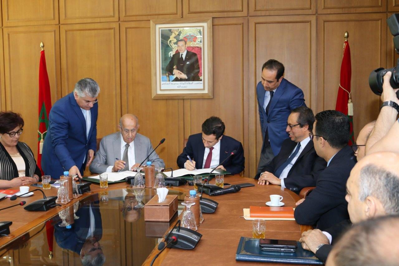 El Ministro de Economía y Finanzas y el Director General del FADES procedieron en Rabat a la firma de dos acuerdos de financiación