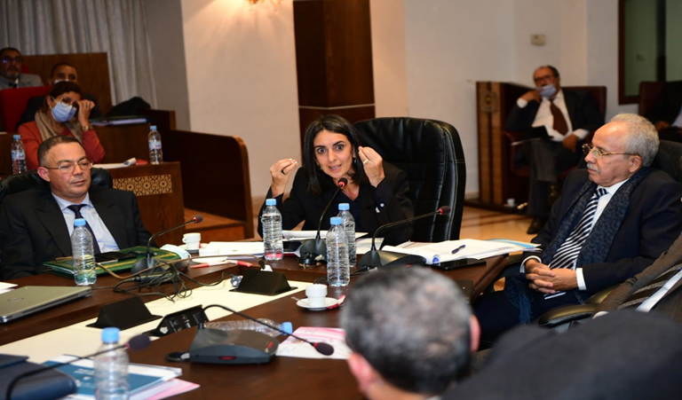 Madame Nadia FETTAH et Monsieur Fouzi LEKJAA présentent le projet du Budget sectoriel du Ministère au titre de l’année 2022, devant la Commission des Finances, de la Planification et du Développement Economique de la Chambre des Conseillers.