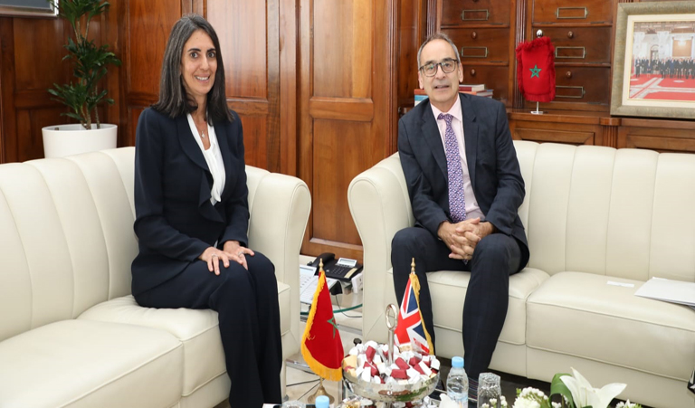 لقاء وزيرة الاقتصاد والمالية مع السيد سيمون مارتن سفير المملكة المتحدة