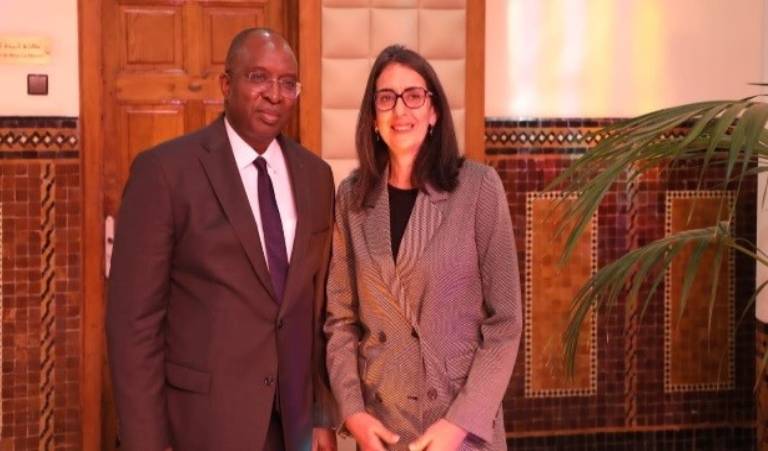 Sra. Nadia FETTAH se entrevista con el Sr. Cheick-Oumar SYLLA, Director para África del Norte y el Cuerno de África de la Corporación Financiera Internacional 