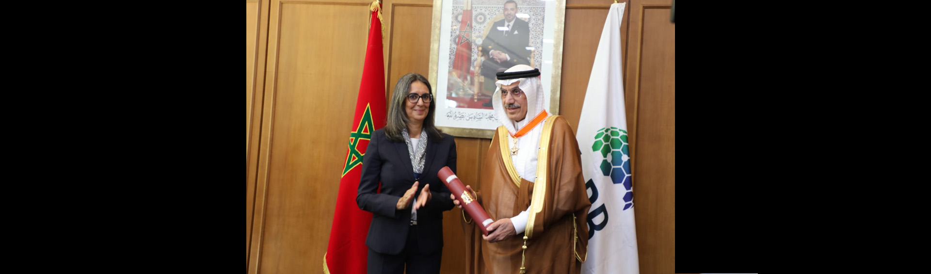 توشيح الدكتور محمد سليمان الجاسر، رئيس مجموعة البنك الإسلامي للتنمية بالوسام العلوي من درجة قائد